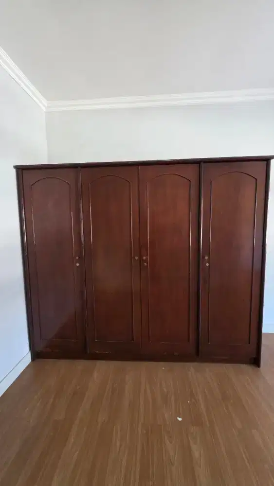 Lemari Pakaian 4 Pintu