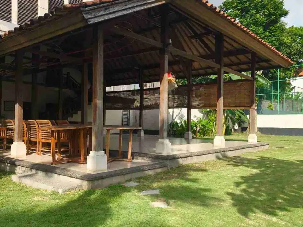 Dijual rumah semi villa 4 kamar di kawasan hotel bintang 5  nusa dua Bali