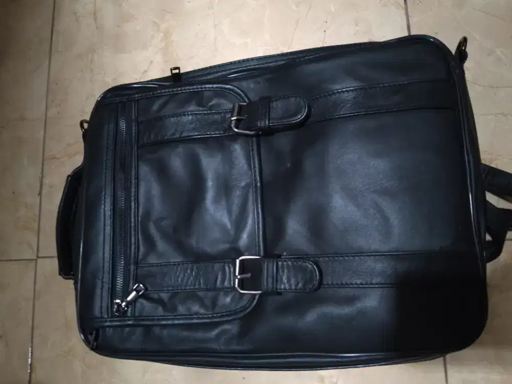 Tas kulit asli .
