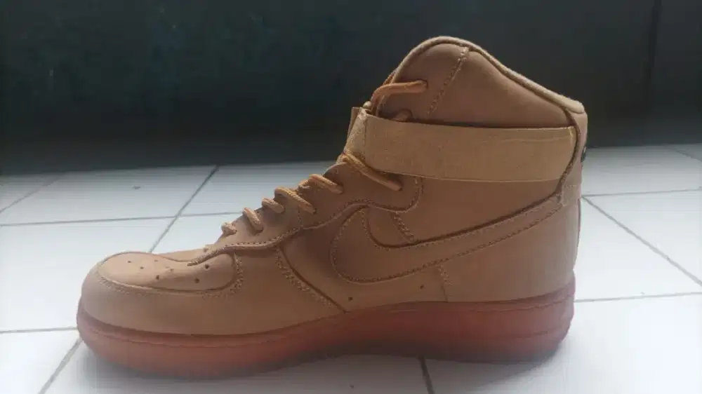 Sepatu air force high LV8