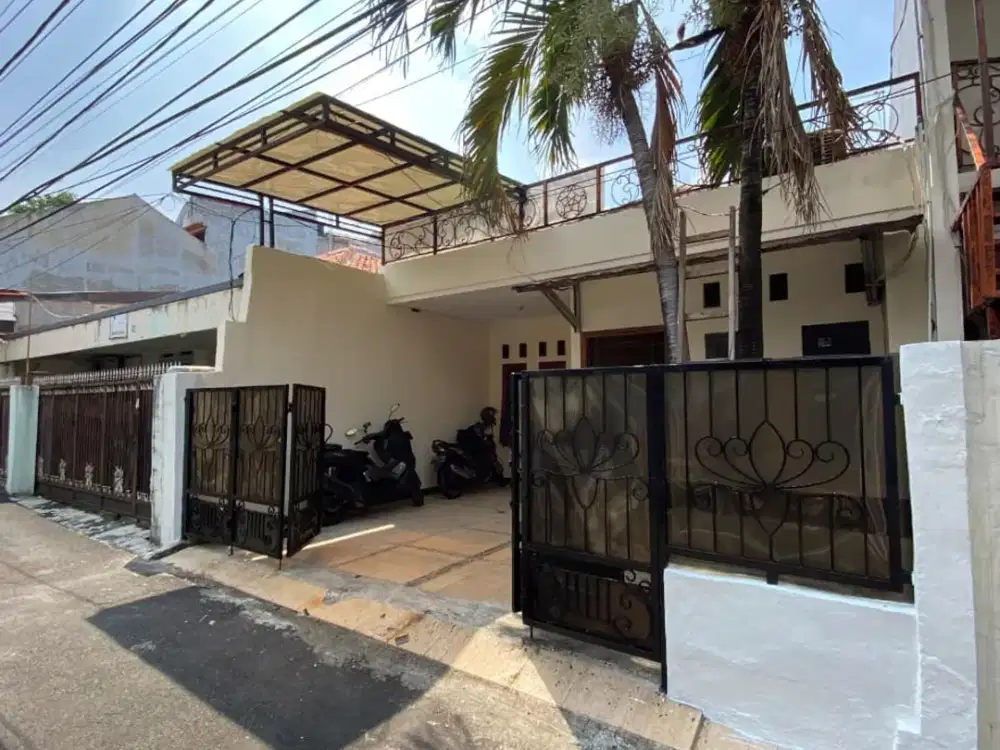 RUMAH MURAH SIAP HUNI JARANG ADA DEKAT STASIUN di TEBET JAKARTA SELATAN