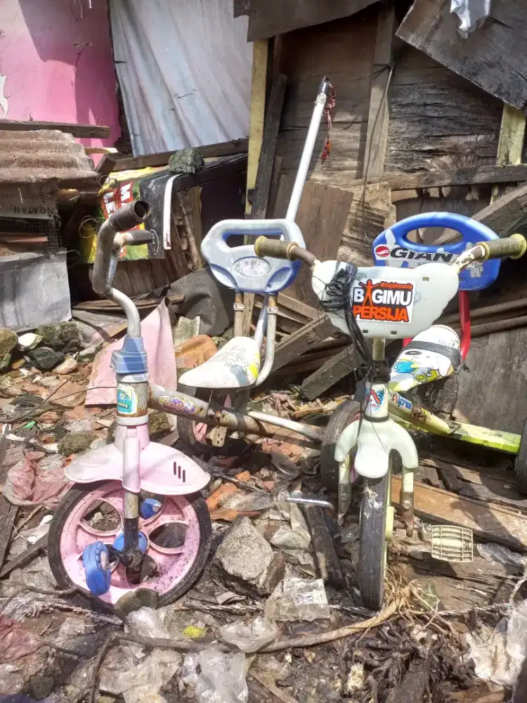Speda anak perempuan/cowok roda tiga masih layak pakai
