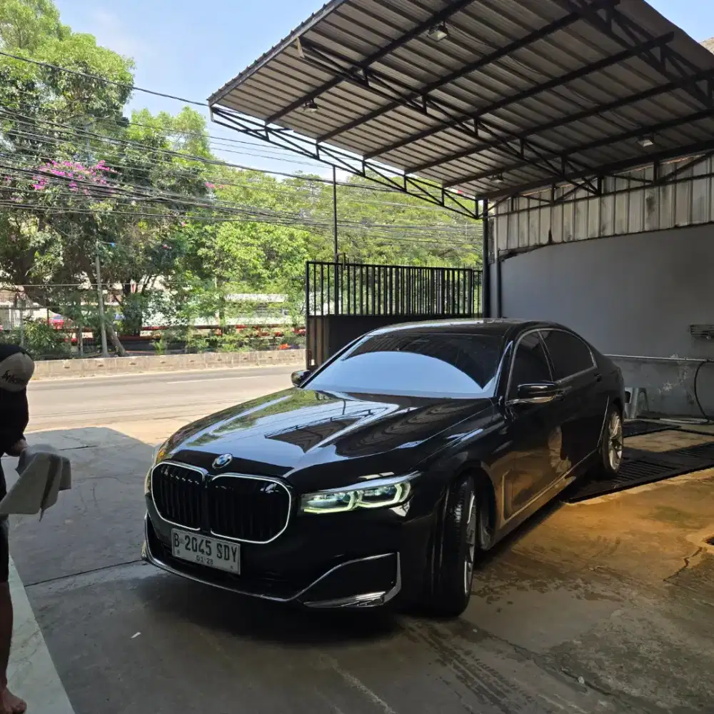BMW 740li Opulance 22/23 low km like new, warrant 2028, stnk panjang