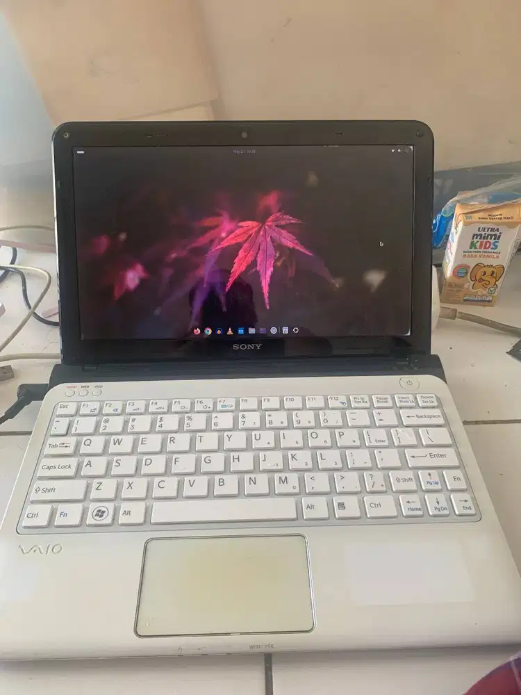 Sony Vaio E series 11inch Putih