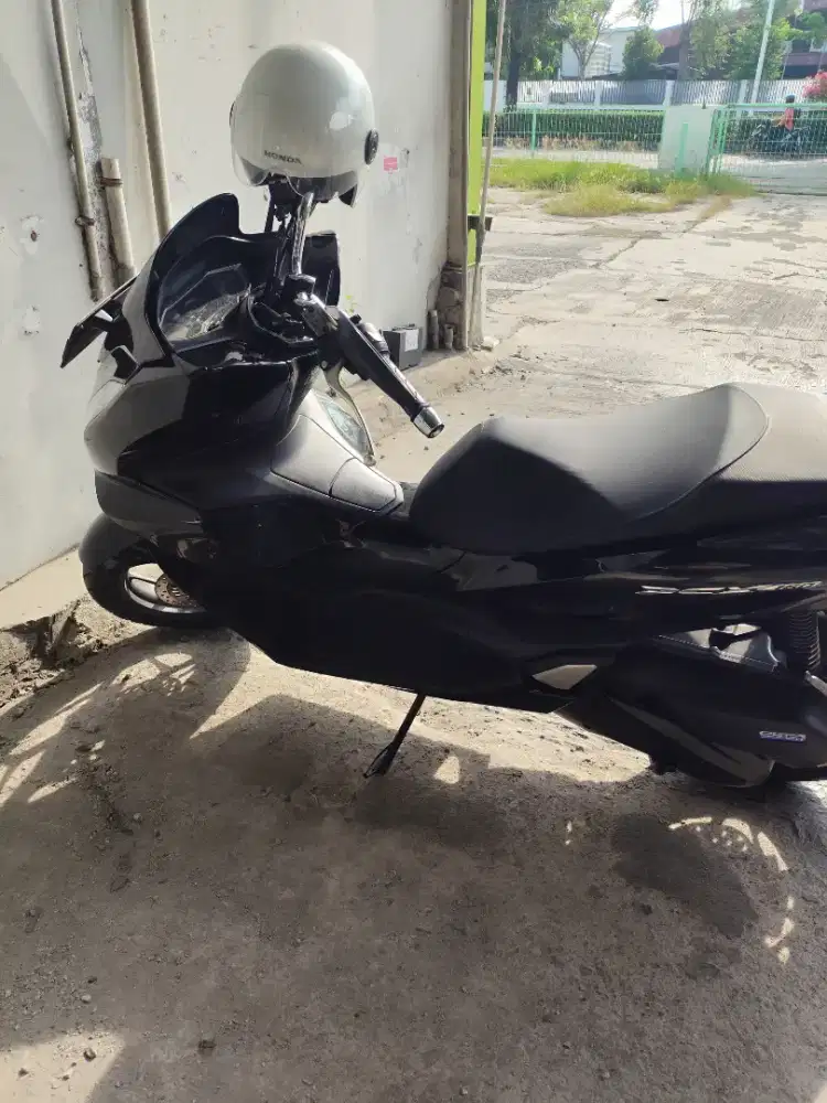 Honda PCX Hitam Tahun 2023