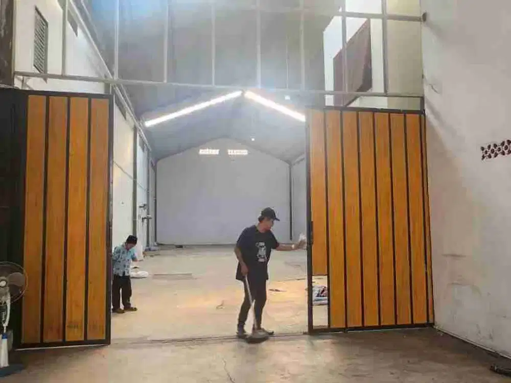 dijual eksgudang di jalan utama Semper plumpang jakarta utara