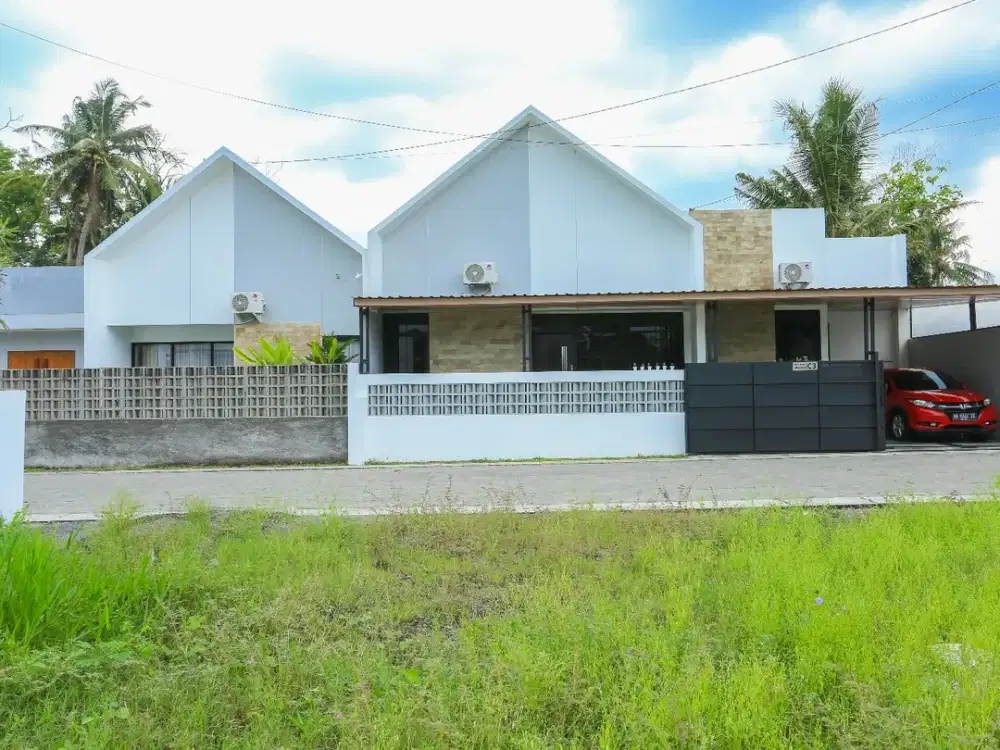 RUMAH DALAM CLUSTER SUPER CANTIK LOKASI STRATEGIS DARI STADION MAGUWOHARJO & SD BUDI MULIA