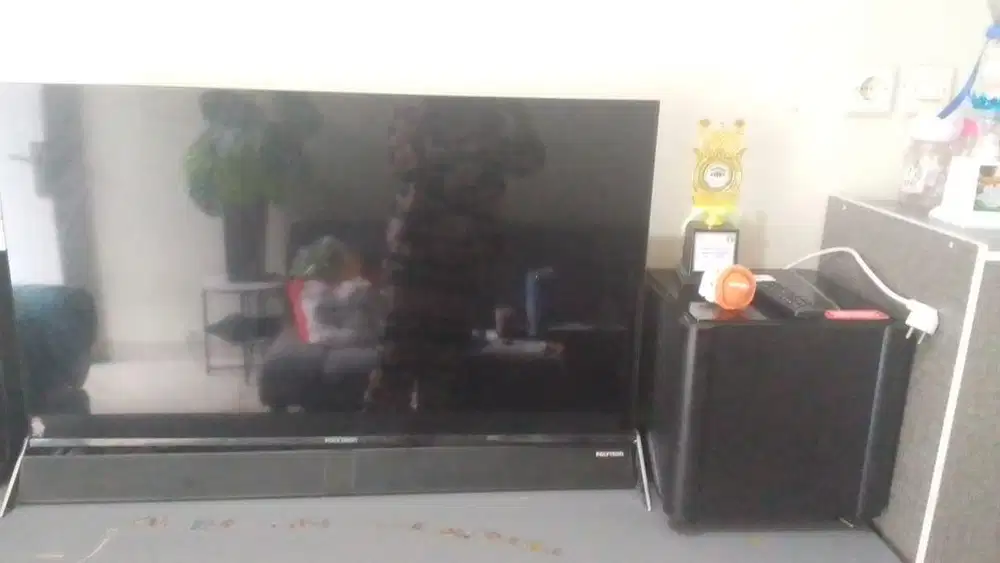 Smart TV/android TV LED POLYTRON 42Inch satu set