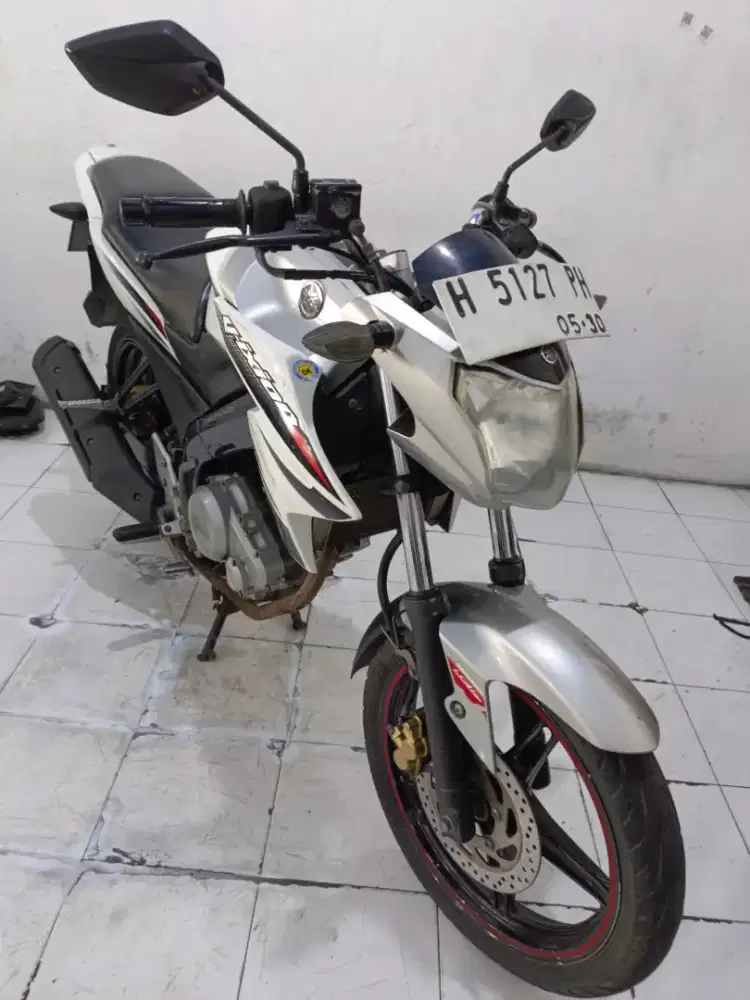 vixion 2015 silver putih