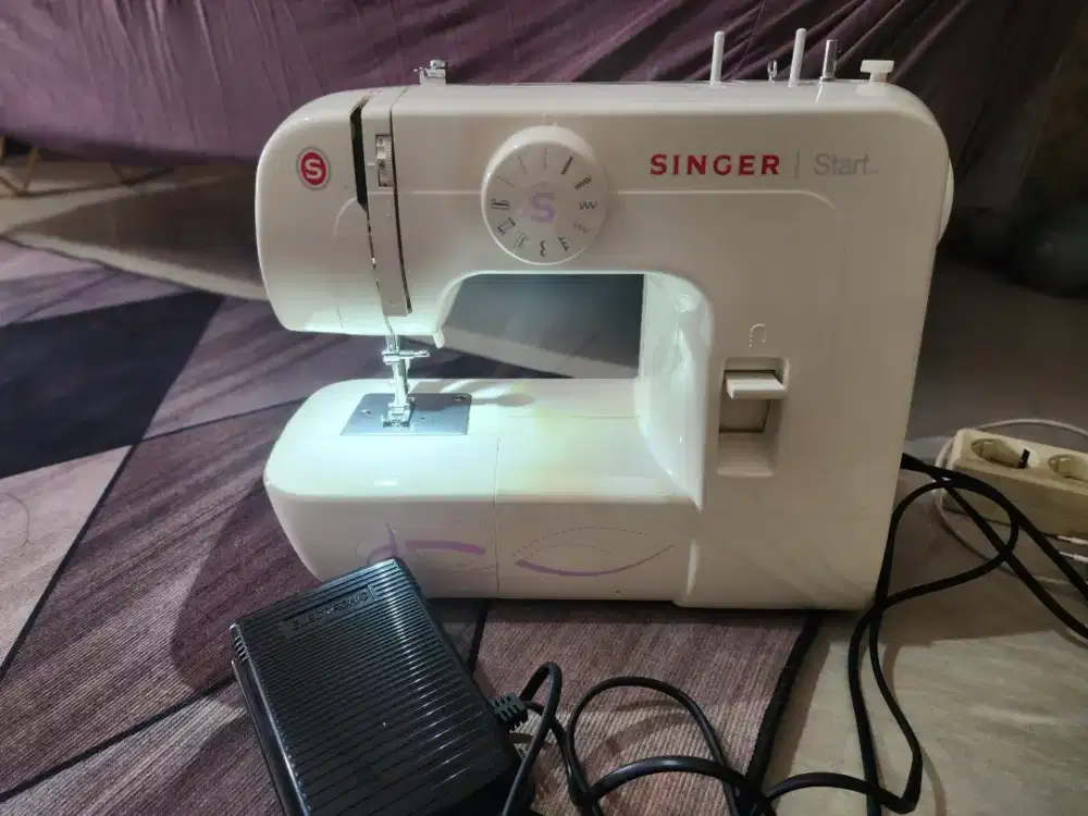 Mesin Jahit Portable Singer Tipe 1306