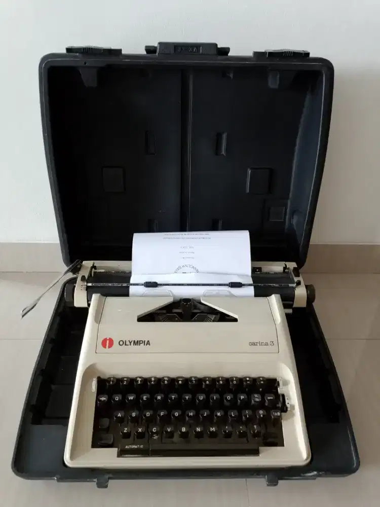 Mesin tik Olympia Carina 3 folio melintang 13 inch made in Japan