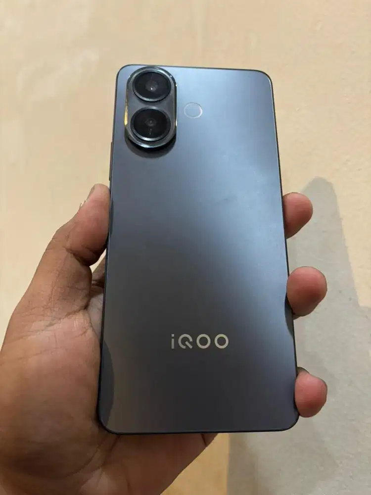 Iqoo z10r 8+8gb/128gb