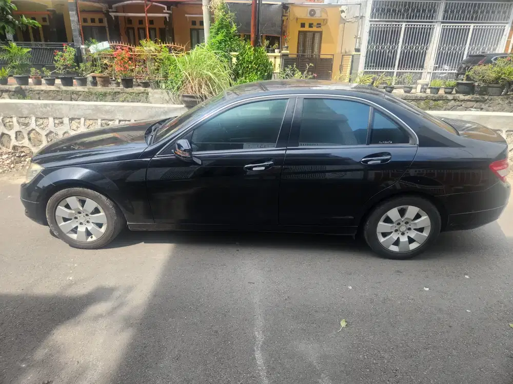 Mercedes-Benz C200 2010 Bensin
