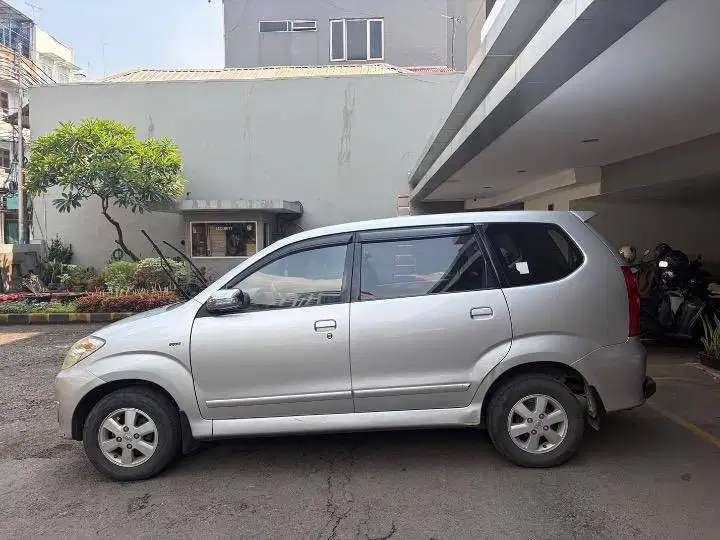 DIJUAL TOYOTA AVANZA TAHUN 2011 BEKAS