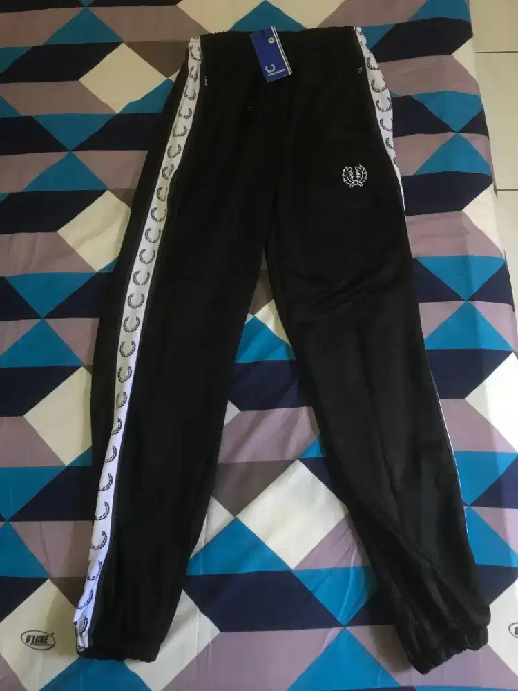 Celana Fred Perry UK m