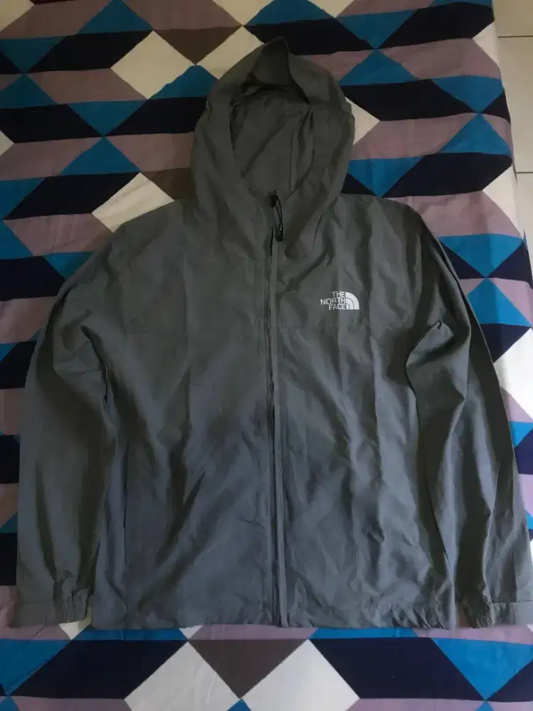 Jaket parasut The North Face