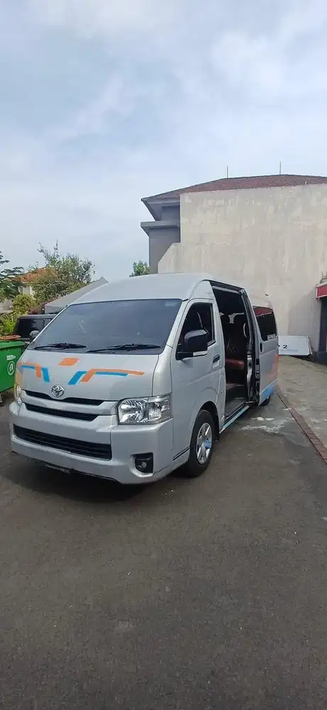 DIJUAL HIACE COMMUTER TAHUN 2022