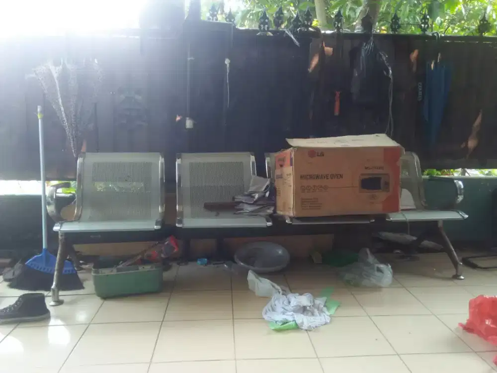 Kursi antri  masih kokoh