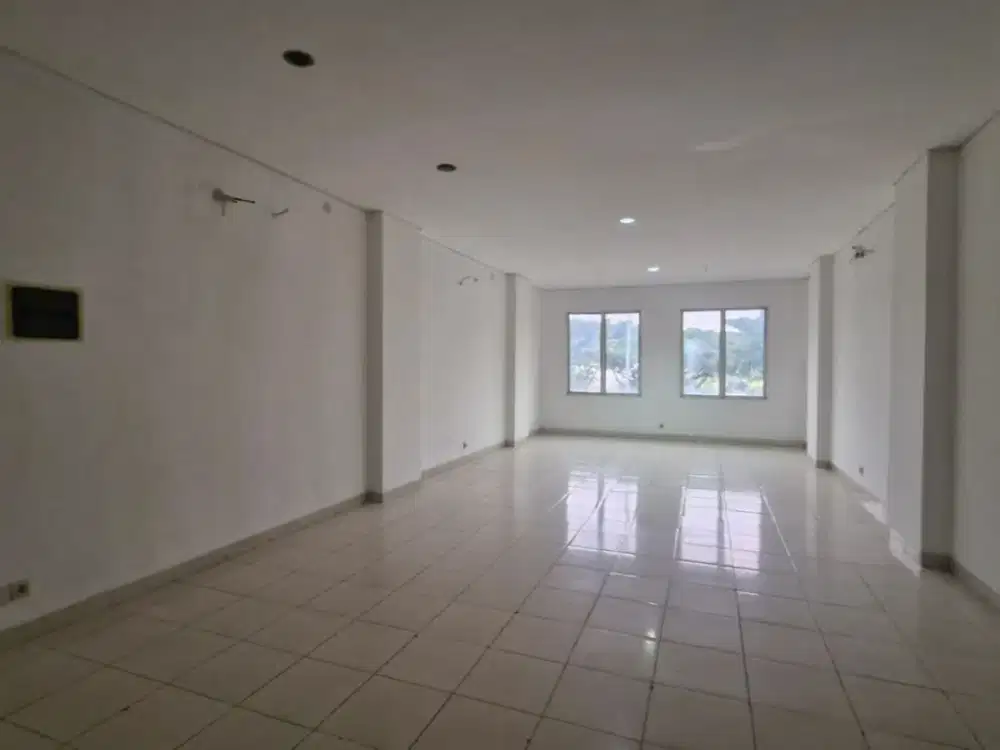 Disewakan Ruko Kosongan The Walk 3 Lantai Siap Pakai, Jgc, Cakung, Jakarta Timur, 030