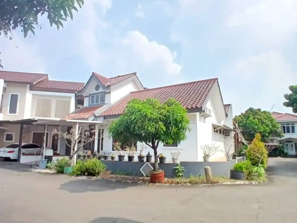 Rumah Hadap Timur Laut Semi Furnished 1.5 Lantai di Bintaro Tangsel