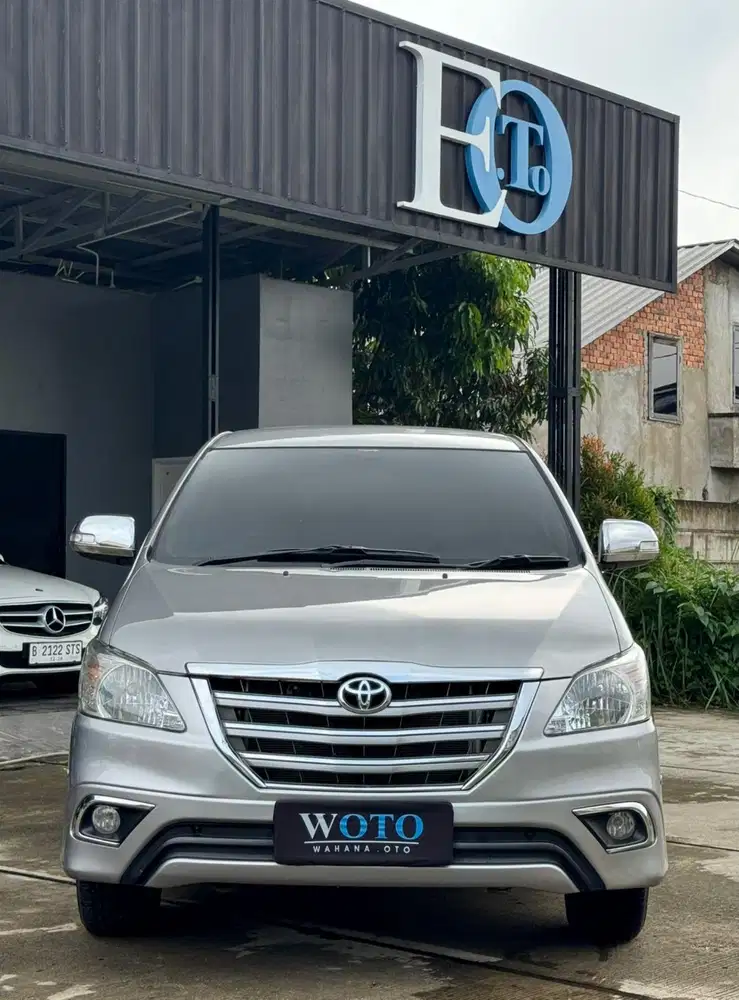 [ SILVER COLOUR ] Toyota Innova 2.5 V Diesel AT 2015