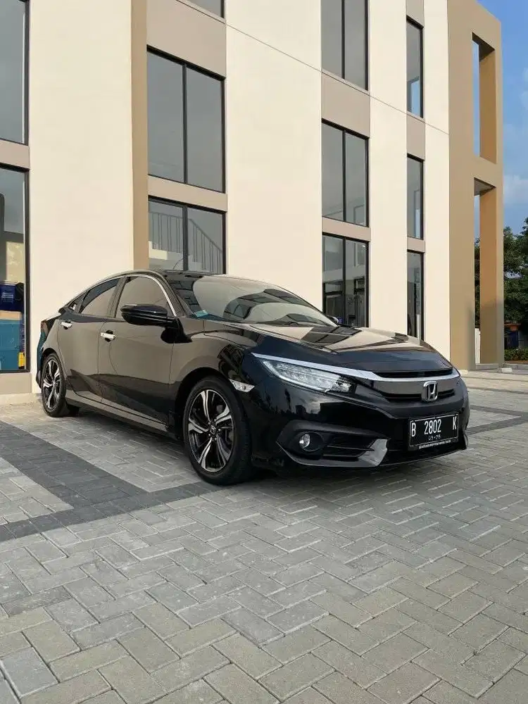 CIVIC ES SEDAN AT 2016 HITAM