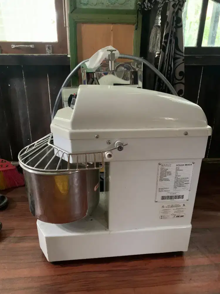 Dijual mixer roti  merk getra kapasitas 6kg