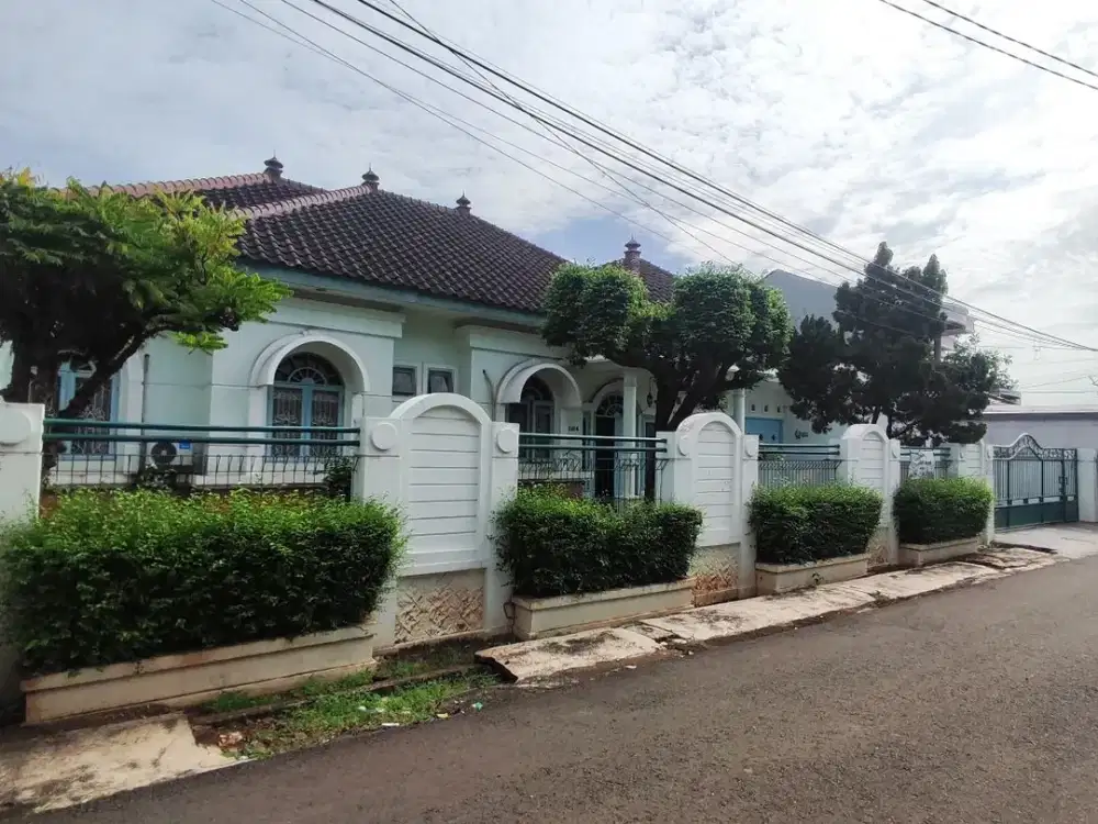 RUMAH ASRI TANAH LUAS LOKASI STRATEGIS di PONDOK KELAPA JAKARTA TIMUR
