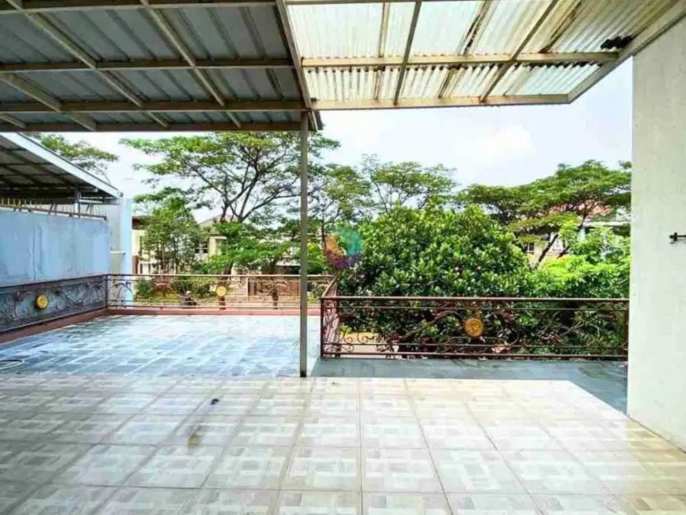 Disewakan rumah luas 2 lantai di boulevard kota wisata