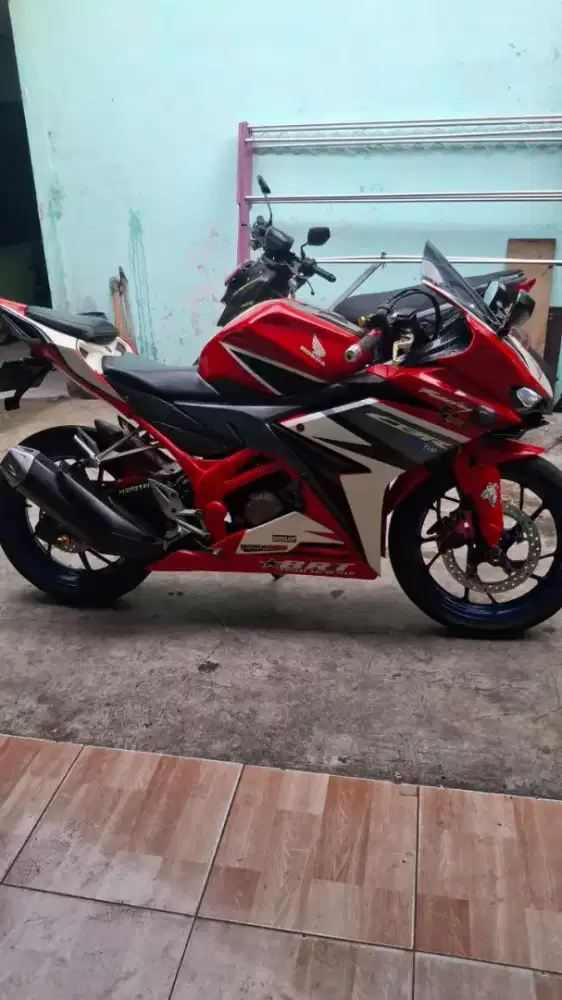 DIJUAL HONDA CBR 150 ATAU SIAP NAMBAH KEMOTOR MATIC HONDA PCX