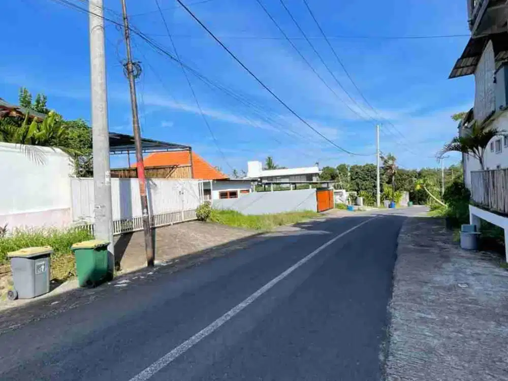 Di JUAL GEDUNG KOMERSIL DEKAT PANTAI NYANYI DAN WISATA LAINNYA