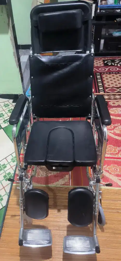 Dijual kursi roda 3in1 kondisi 98%
