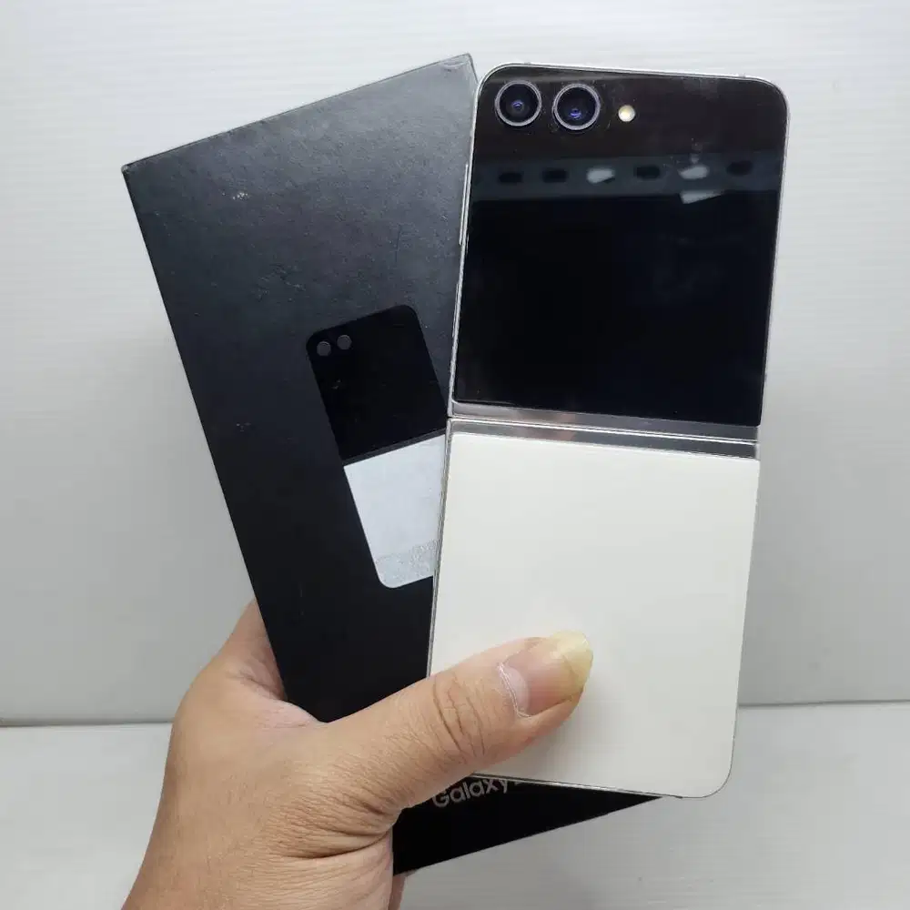 LIKE NEW SAMSUNG GALAXY Z FLIP 5 5G 8/512 CREAM RESMI SEIN FULLSET NO