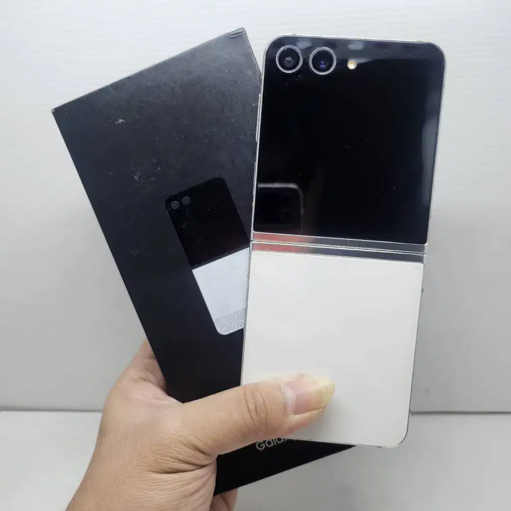 LIKE NEW SAMSUNG GALAXY Z FLIP 5 5G 8/512 CREAM RESMI SEIN FULLSET NO