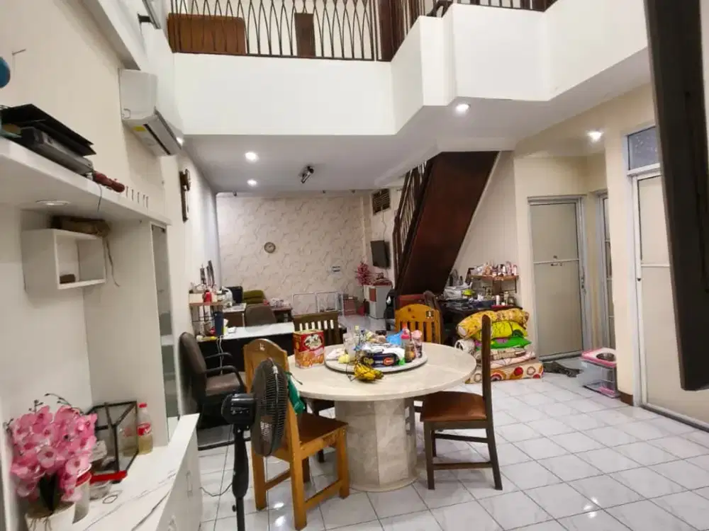 Jual Cepat Rumah 2 Lantai SHM Semi Furnished di Graha Raya