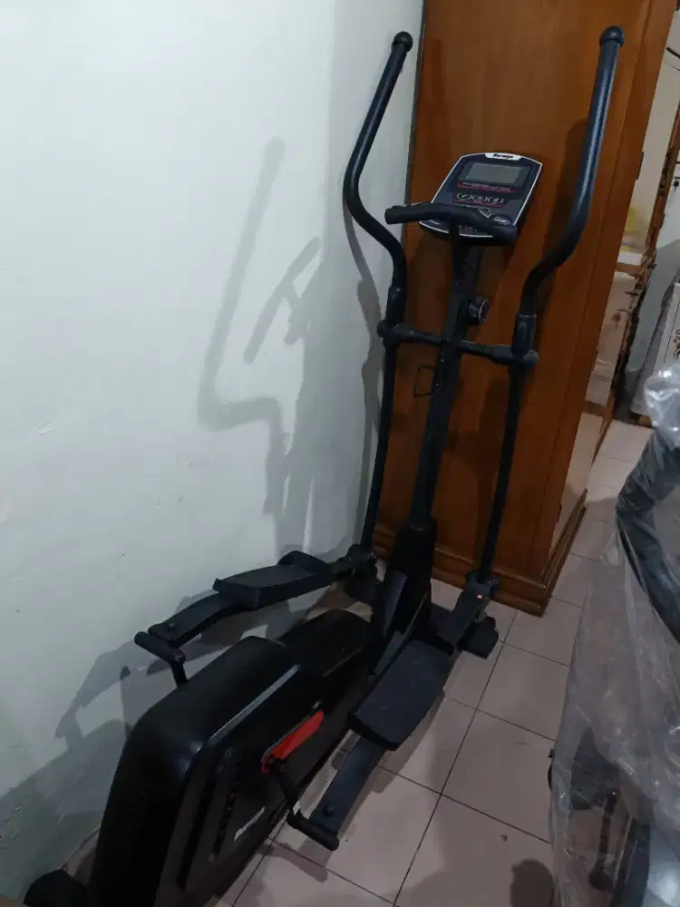 BERWYN ELLIPTICAL TRAINER / CROSS TRAINER