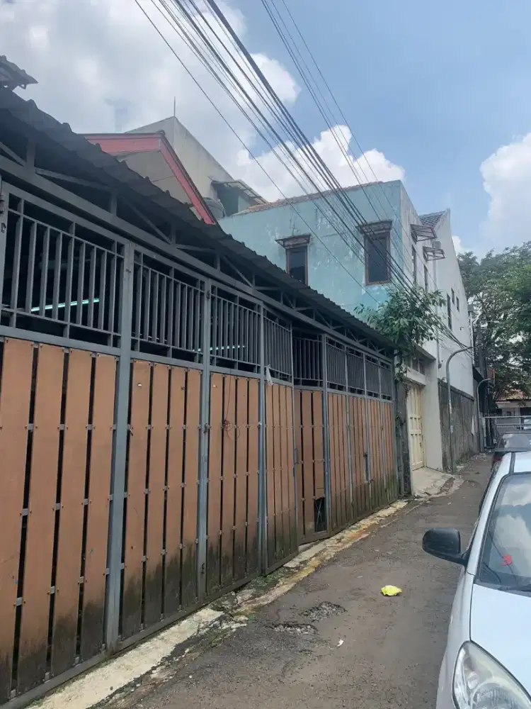 Dijual rumah 2 lantai di sayap Buah batu