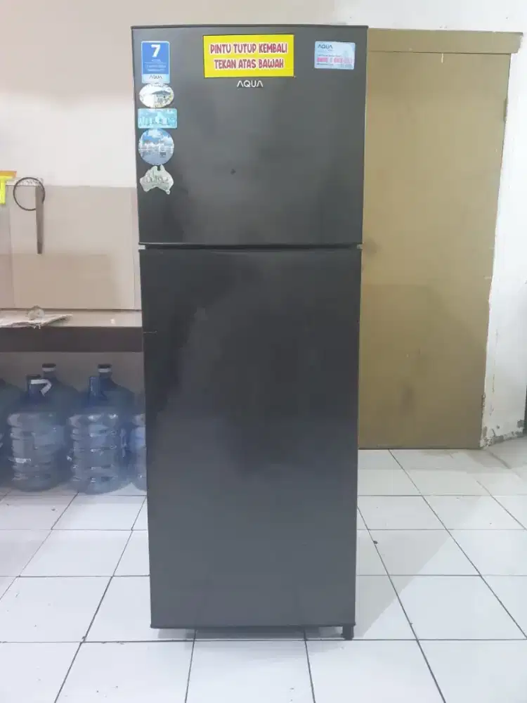Kulkas 2 pintu merk AQUA