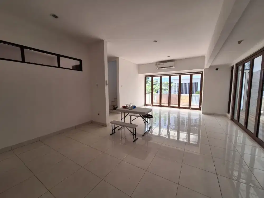 Dijual Rumah Rapih Siap Huni Dalam Cluster Lokasi Strategis Dekat Fresh Market di Discovery Bintaro Tangsel Dm-13096