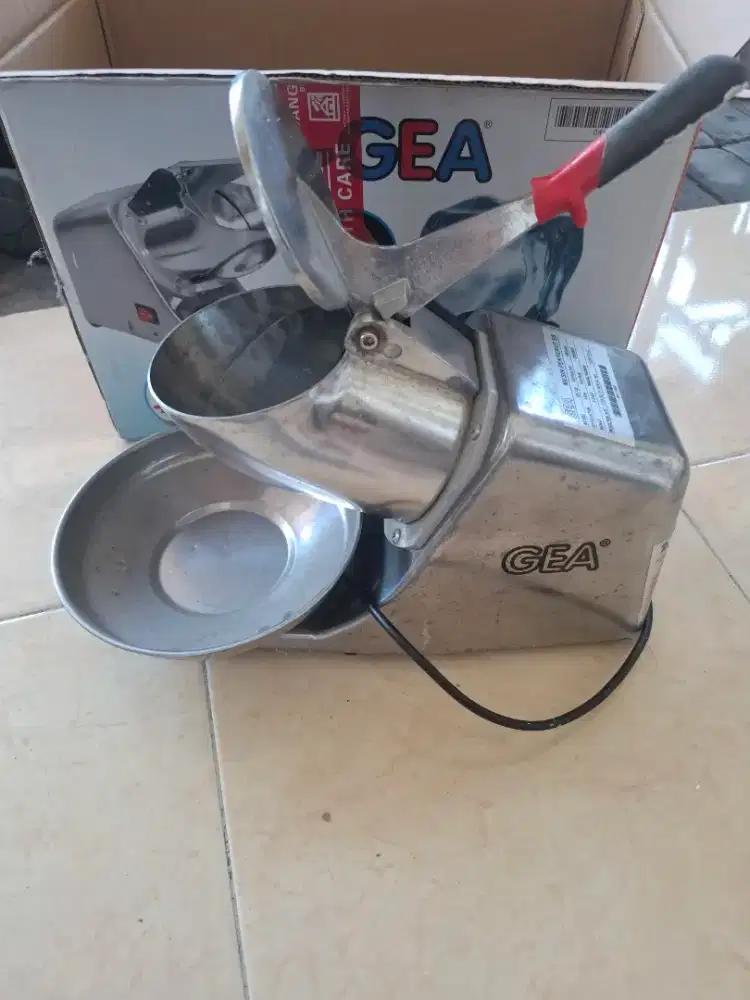 Mesin serut es batu gea