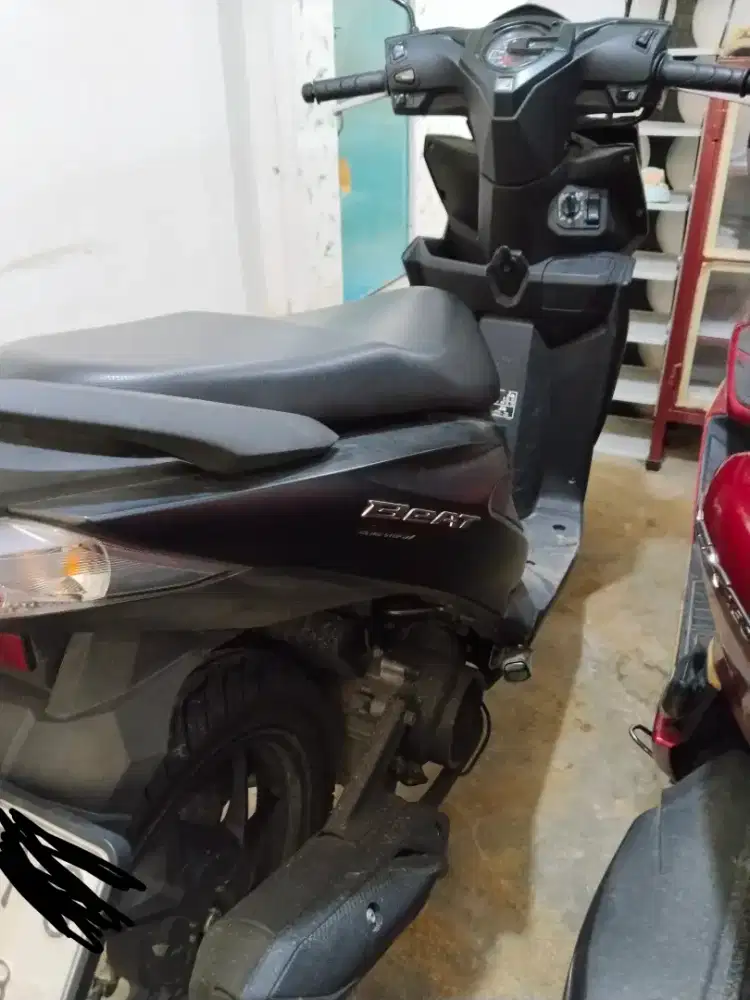 Dijual motor beat deluxe warna hitam