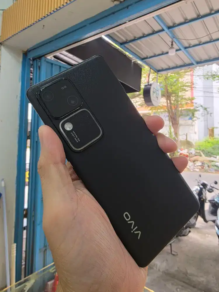 Vivo V30 8/256 gb