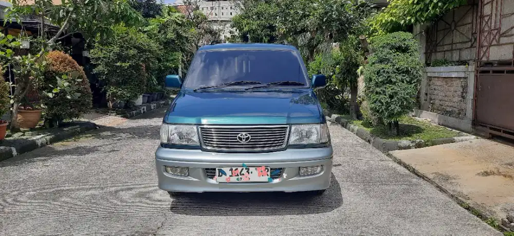 Toyota Kijang Innova 2005 Bensin