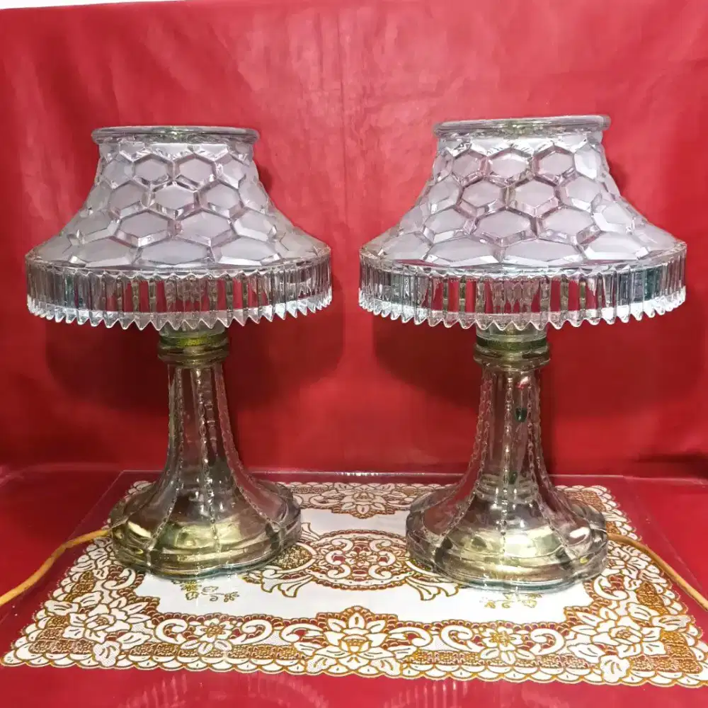 Sepasang lampu meja lawas bahan kaca/kristal