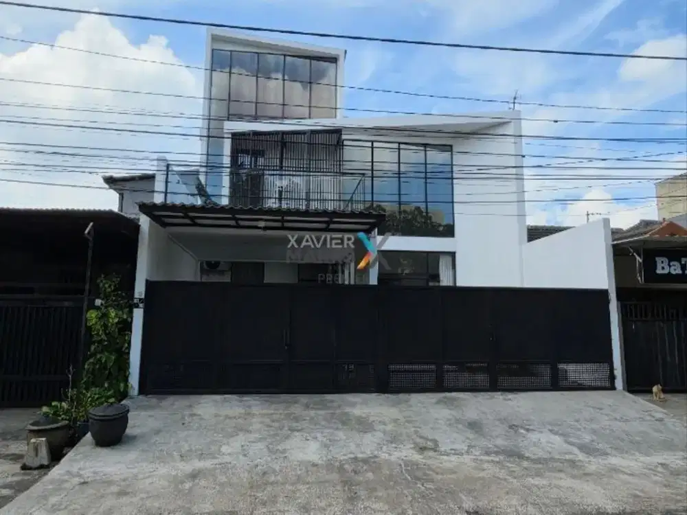Dijual Rumah Premium Full Furnished di Raya Dirgantara, Sawojajar Malang