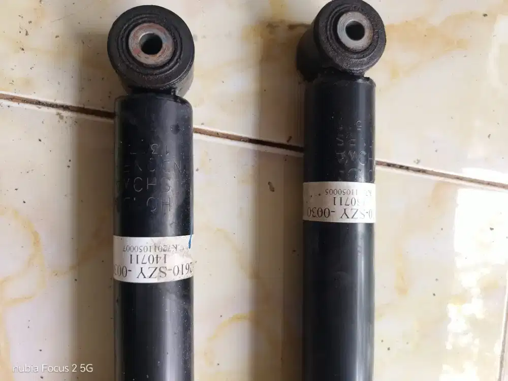 Shockbreaker Shock Freed Belakang Ori Showa 52610 szy 0030 bekas