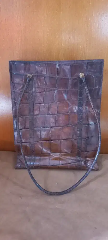 Tas kulit wanita
