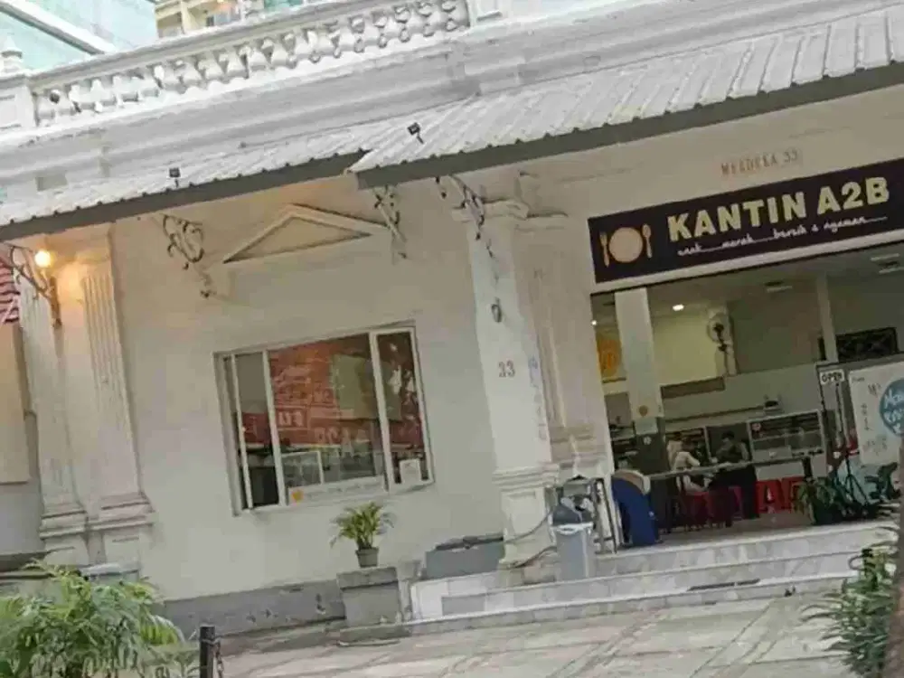 Gedung 2 lti di Pusat Kota sebrang Mall BIP