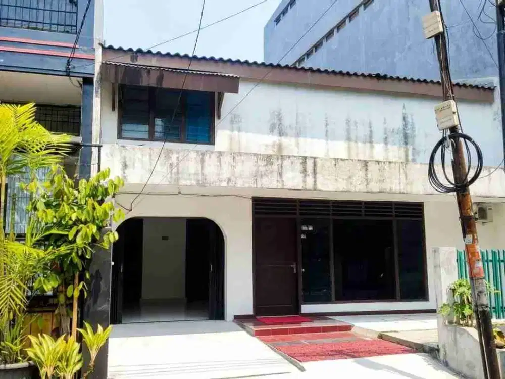 Jual Rumah Tropis Kolonial 2 Lantai di Jakarta Barat dekat Trisakti