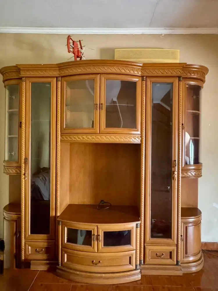 Lemari TV bahan kayu sungkay